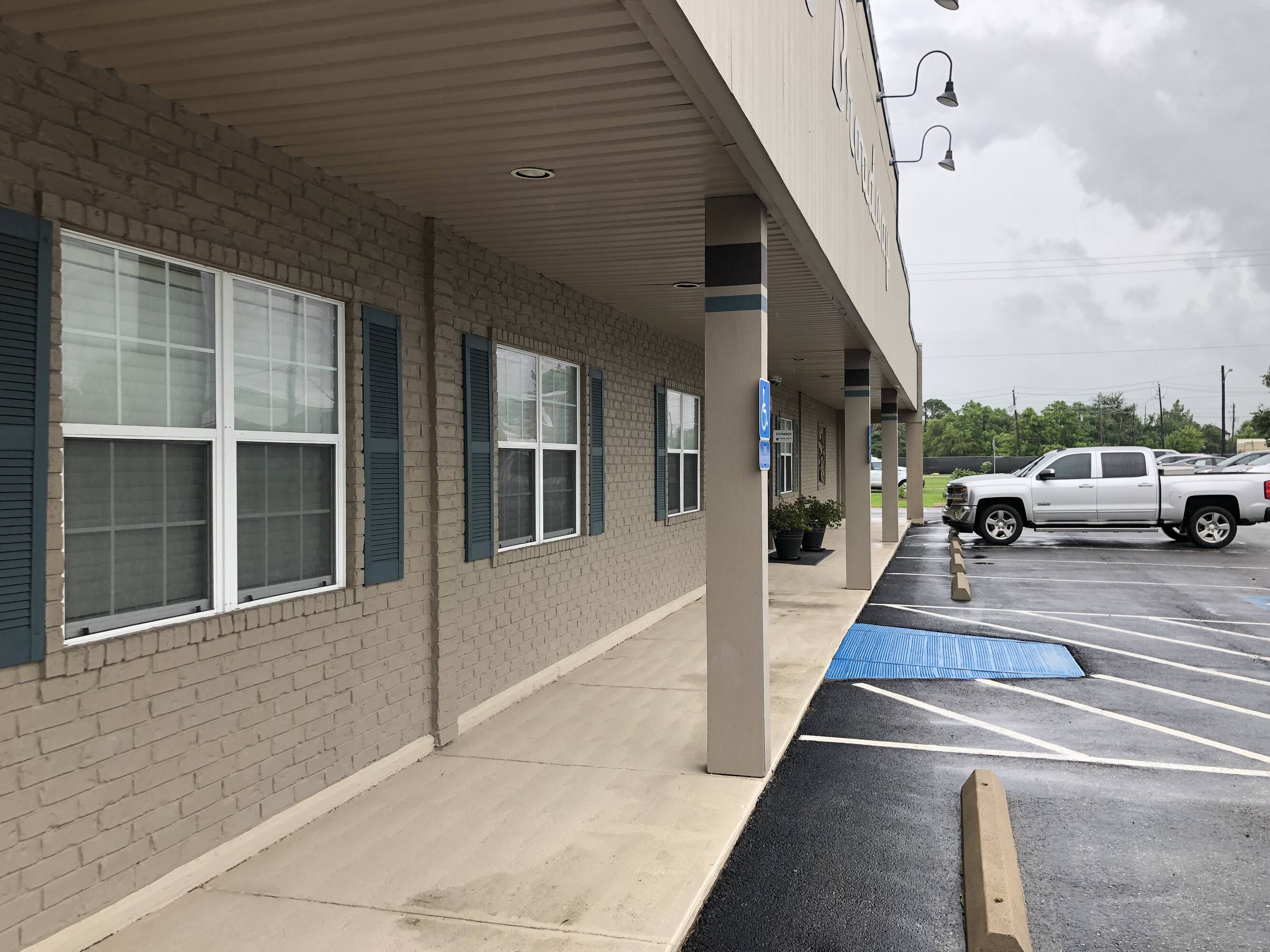 LA PORTE OFFICE/RETAIL COMPLEX